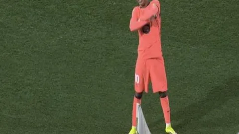 梅西点球助巴萨1-1战平加的斯，朗格莱贡献关键助攻