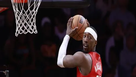 首节精彩瞬间：上海29-26胜山西，李添荣8分3板2助独树一帜